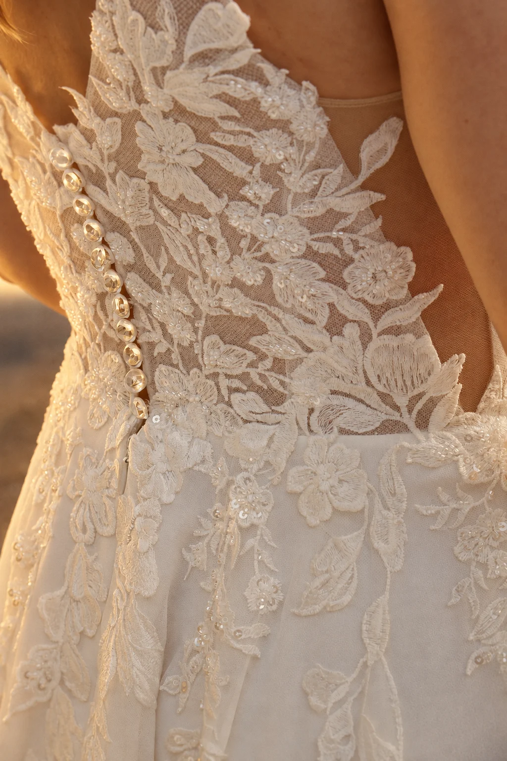 Détail délicat d'une robe de mariée